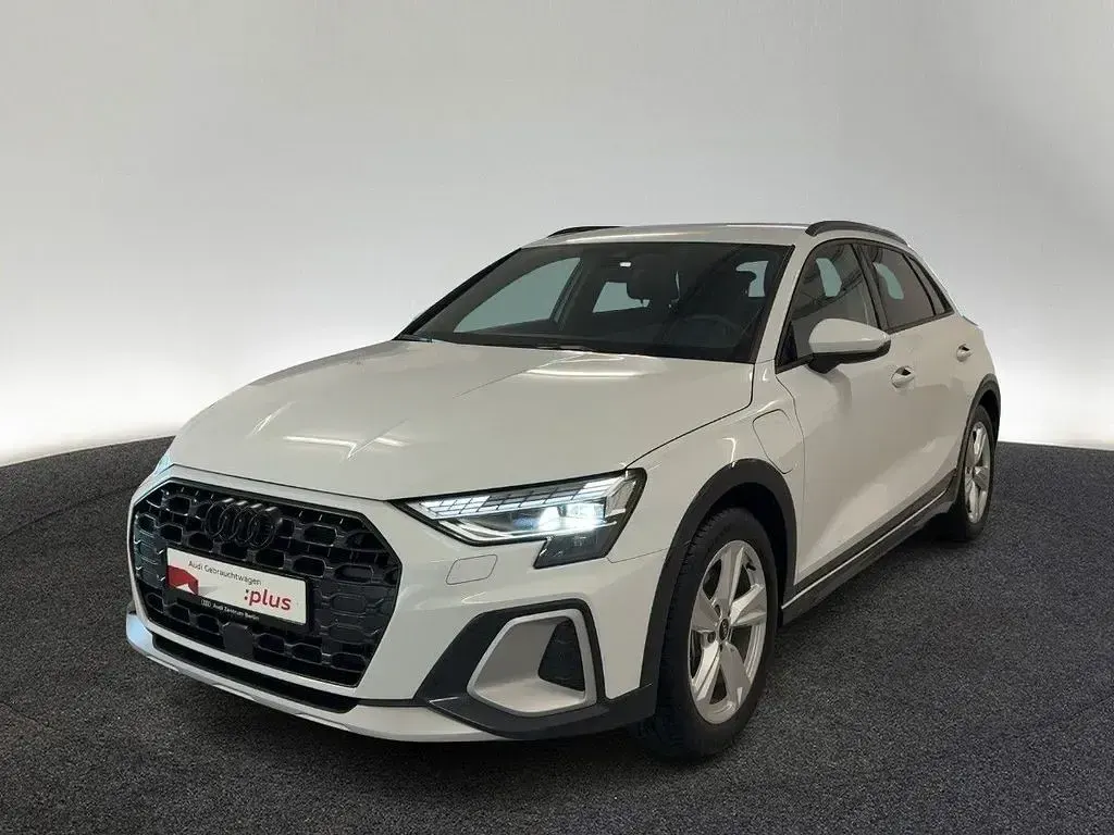 Używany Audi A3 e-tron Ambiente 204 KM (150 kW) 2025 Biały Hatchback