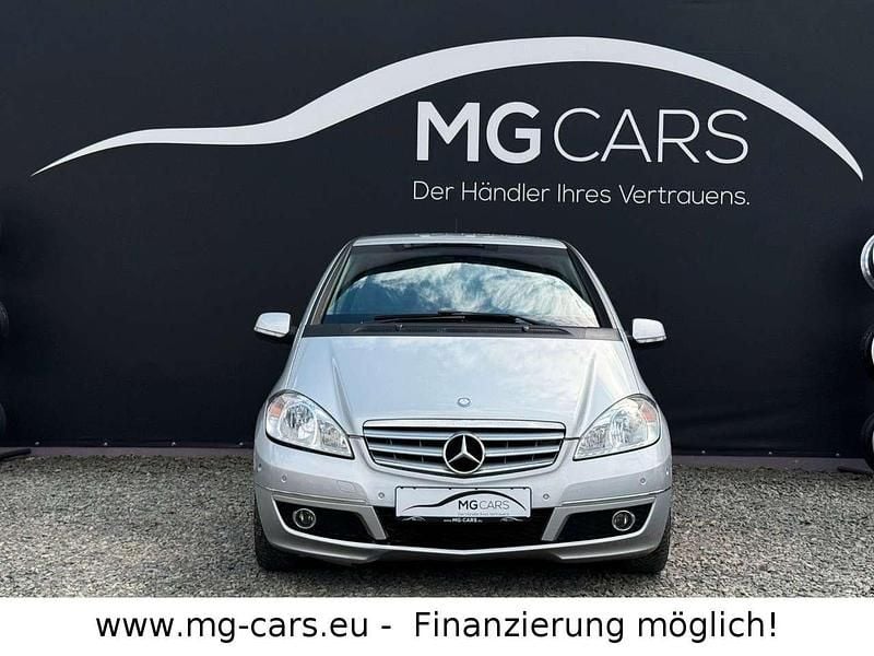 Gebraucht Mercedes A180 109 PS (80 kW) 2012 Polarsilber Limousine
