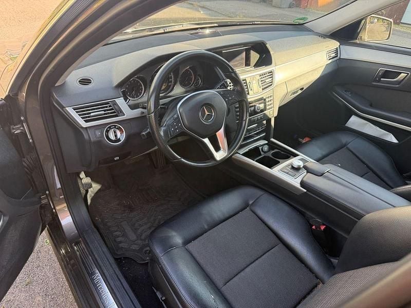 Gebraucht Mercedes E220 Avantgarde 170 PS (125 kW) 2012 Braun Limousine
