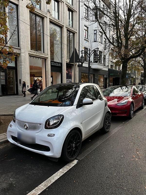 Weiß Gebraucht 2014 Smart ForTwo Coupé Edition #1 Coupé | 7.050 € (Fairer Preis) - Bild 1/4
