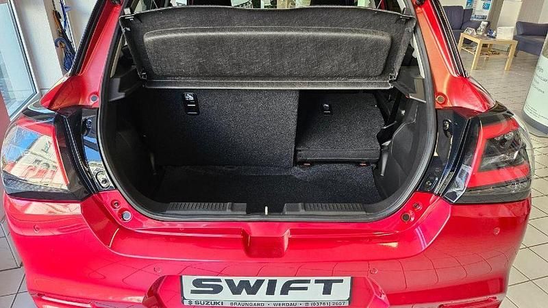 Neu Suzuki Swift Comfort 83 PS (61 kW) 2025 Rot Kleinwagen