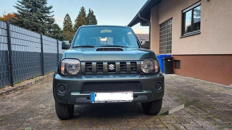 Grün Gebraucht 2015 Suzuki Jimny Comfort SUV | 13.990 € (Superpreis) - Bild 1/4