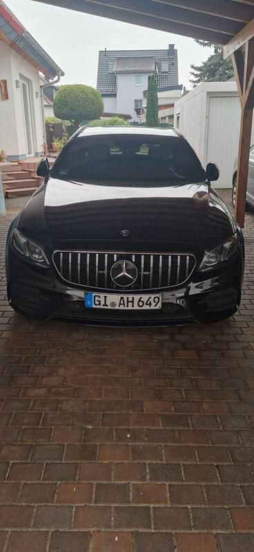 Schwarz Gebraucht 2018 Mercedes E350 AMG line Kombi | 22.900 € (Superpreis) - Bild 1/4