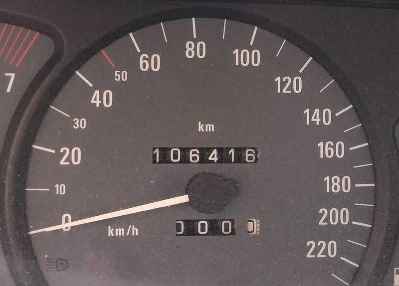 Weiß Gebraucht 2001 Opel Omega Limousine | 3.450 € (Etwas zu teuer) - Bild 1/4