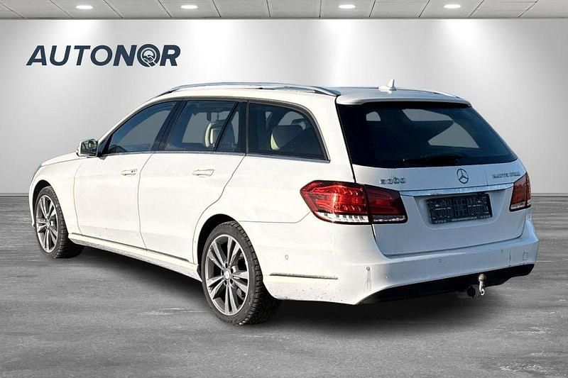 Gebraucht Mercedes E300 204 PS (150 kW) 2013 Weiß Limousine