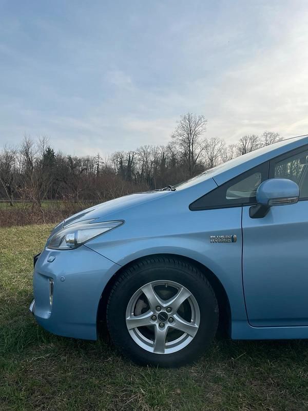 Gebraucht Toyota Prius Comfort 136 PS (100 kW) 2012 Blau Limousine
