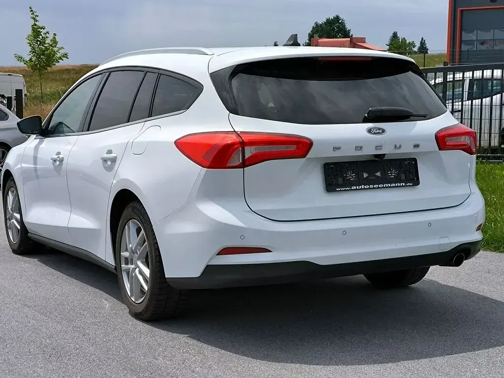 Gebraucht Ford Focus Cool & Connect 95 PS (69 kW) 2021 Weiß Limousine