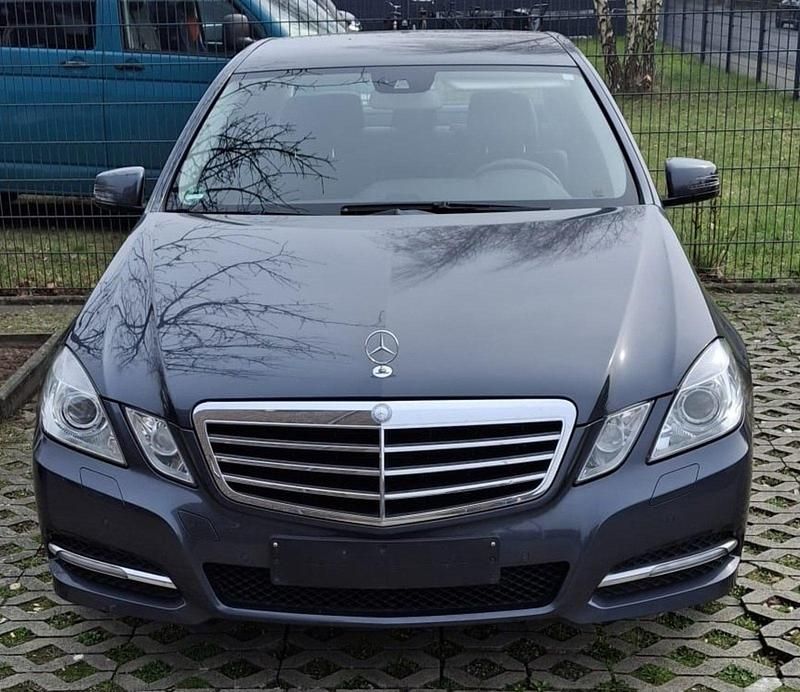 Gebraucht Mercedes E200 184 PS (135 kW) 2011 Grau Limousine