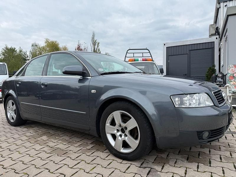 Grau Gebraucht 2000 Audi A4 Sport Limousine | 1.980 € (Guter Preis) - Bild 1/4