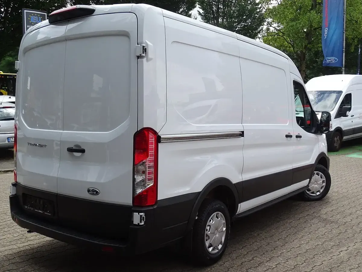 Gebraucht Ford Transit Trend 131 PS (96 kW) 2024 Weiß Van