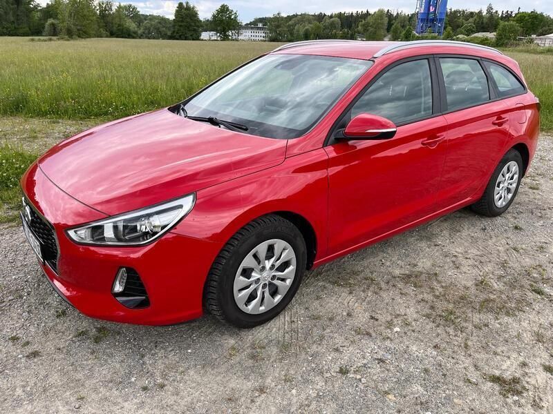 Rot Gebraucht 2017 Hyundai i30 Kombi | 11.599 € (Fairer Preis) - Bild 1/4