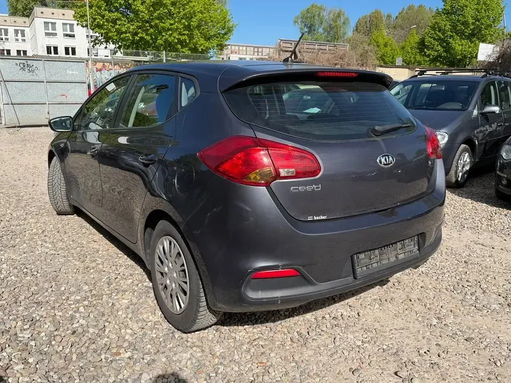 Gebraucht Kia Ceed Edition 7 90 PS (66 kW) 2015 Grau Kleinwagen