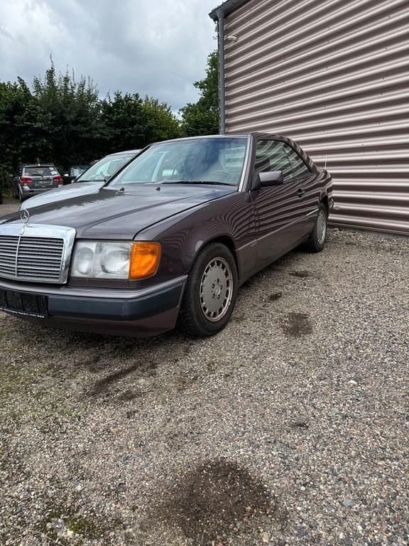 Gebraucht Mercedes 230 132 PS (97 kW) 1990 Bornit Coupé