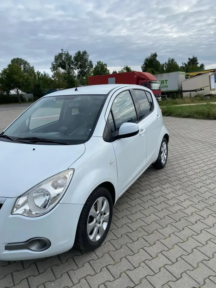 Gebraucht Opel Agila 65 PS (47 kW) 2009 Weiß Kleinwagen