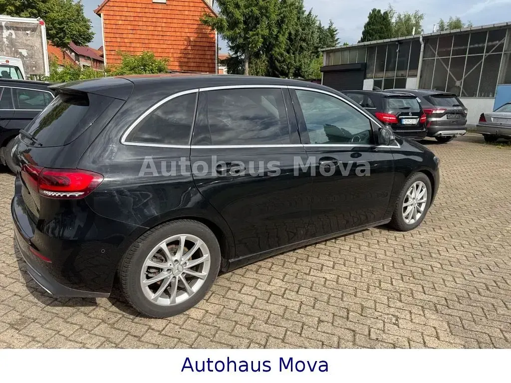 Gebraucht Mercedes B200 Progressive 150 PS (110 kW) 2020 Kosmosschwarz Kleinwagen