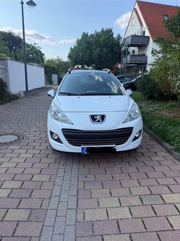 Weiß Gebraucht 2010 Peugeot 207 Premium Kombi | 3.400 € (Guter Preis) - Bild 1/4