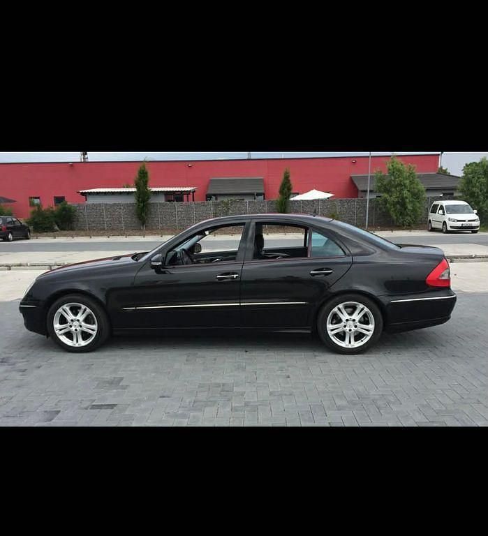 Schwarz Gebraucht 2006 Mercedes E280 Avantgarde Limousine | 5.800 € (Fairer Preis) - Bild 1/4
