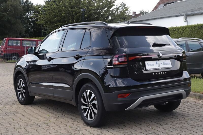 Gebraucht VW T-Cross Active 110 PS (80 kW) 2021 Deep black perleffekt SUV