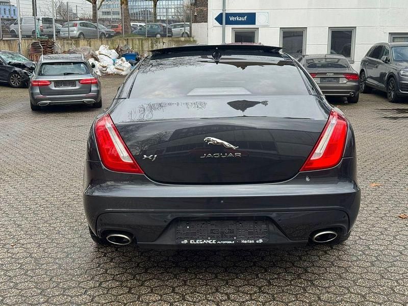 Gebraucht Jaguar XJ R-Sport 300 PS (220 kW) 2018 Grau Limousine