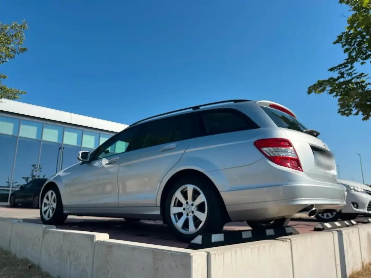 Gebraucht Mercedes C200 184 PS (135 kW) 2010 Grau Kombi