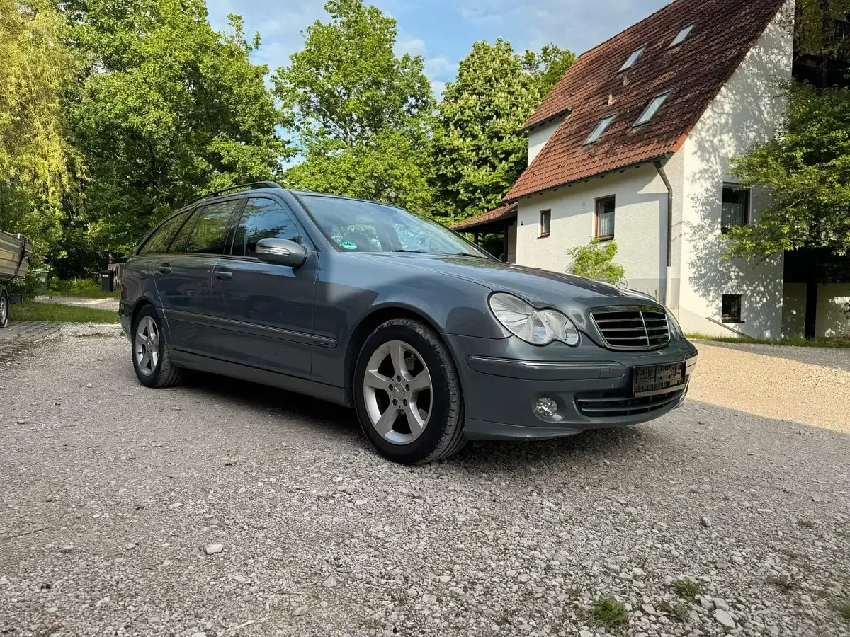 Second-hand Mercedes C220 150 CP (110 kW) 2004 Albastru Break