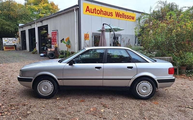 Silber Gebraucht 1993 Audi 80 Young Limousine | 2.890 € - Bild 1/4