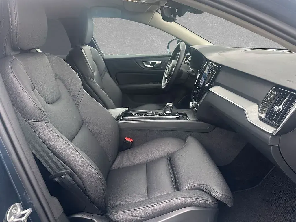 Occasion Volvo V60 Core 197 ch (144 kW) 2025 Bleue Break
