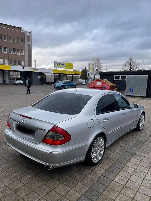 Gebraucht Mercedes E320 224 PS (164 kW) 2007 Silber Limousine