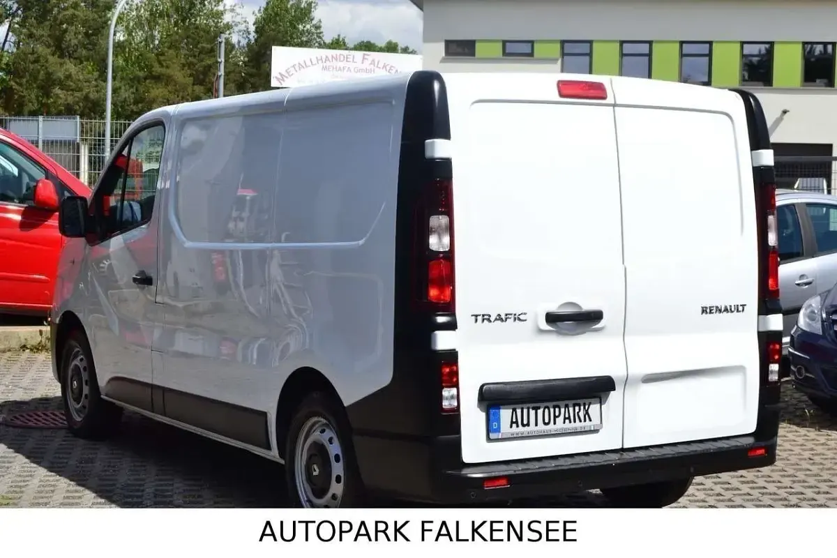Gebraucht Renault Trafic Komfort 95 PS (69 kW) 2019 Weiß Van / Kleinbus