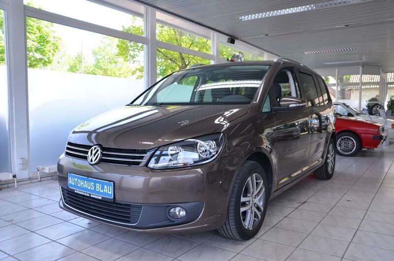 Braun Gebraucht 2014 VW Touran Life Van / Kleinbus | 13.990 € (Etwas zu teuer) - Bild 1/4