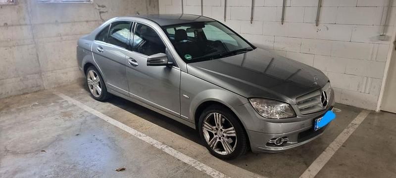 Silber Gebraucht 2010 Mercedes C220 Avantgarde Limousine | 7.100 € - Bild 1/4