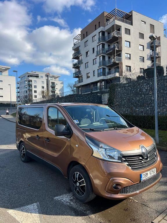 Gebraucht Renault Trafic 95 PS (69 kW) 2016 Braun Van / Kleinbus