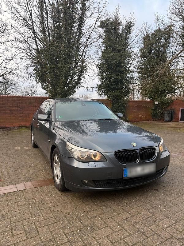 Grau Gebraucht 2007 BMW 523 Limousine | 6.500 € (Teuer) - Bild 1/4