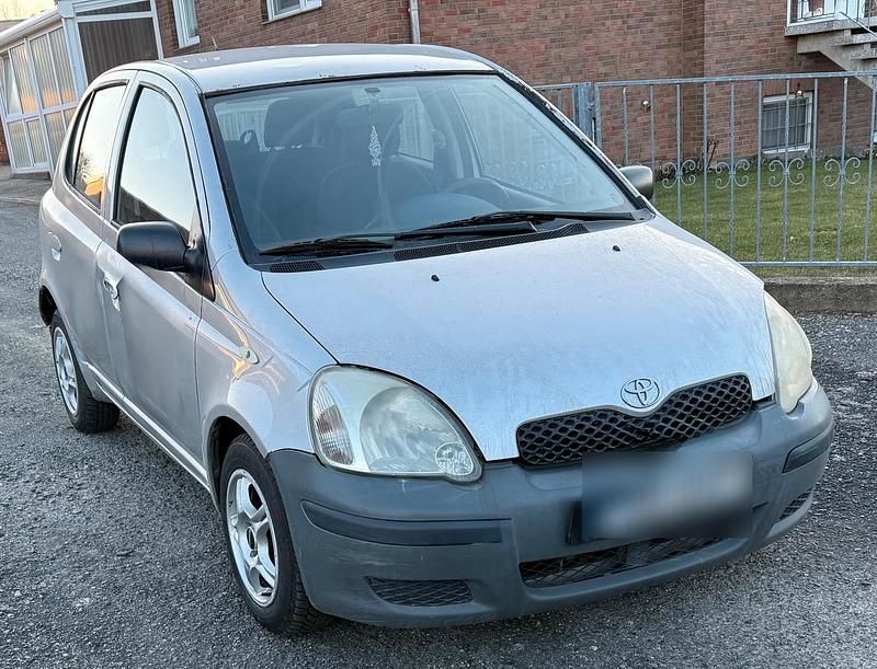 Gebraucht Toyota Yaris 60 PS (44 kW) 2004 Silber Kleinwagen