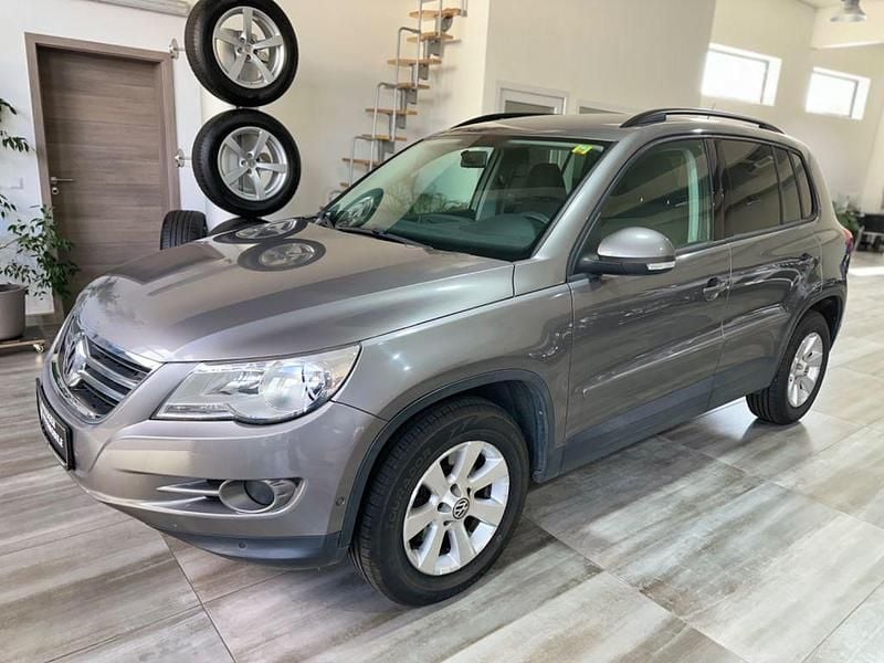 Grau Gebraucht 2009 VW Tiguan Track & Field SUV | 3.490 € (Superpreis) - Bild 1/4
