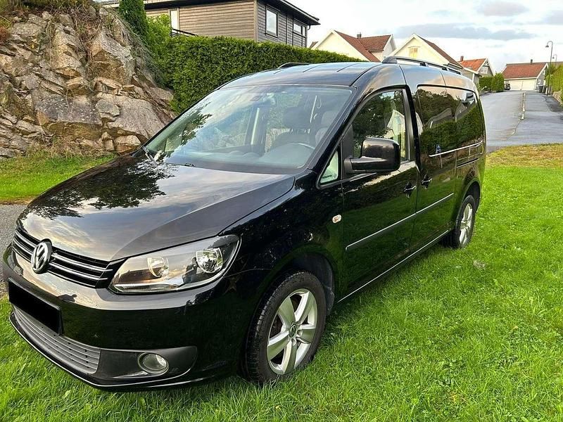 Schwarz Gebraucht 2015 VW Caddy Maxi Comfortline Van / Kleinbus | 11.690 € (Guter Preis) - Bild 1/4