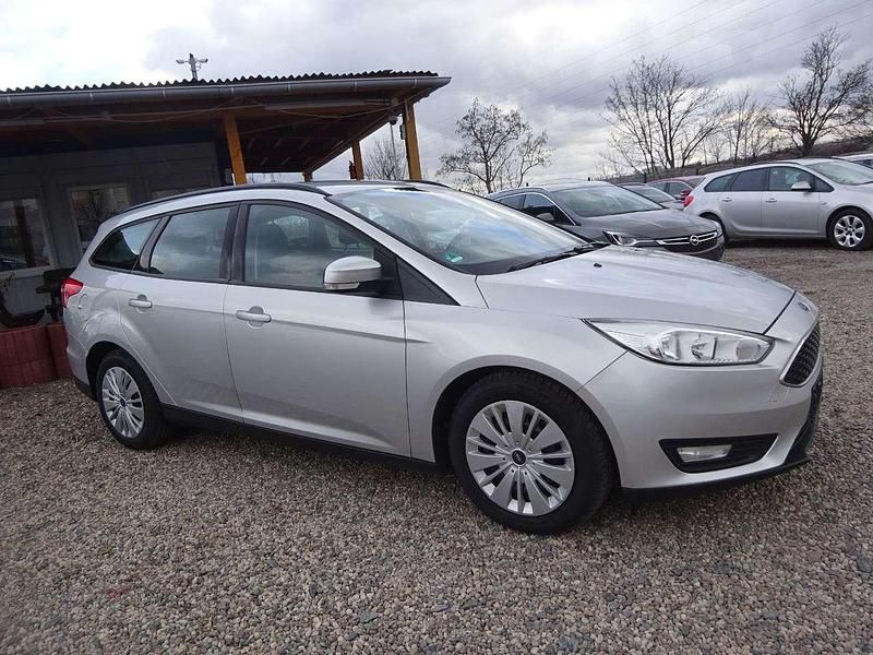 Gebraucht Ford Focus Business Edition 101 PS (74 kW) 2015 Silber Kombi