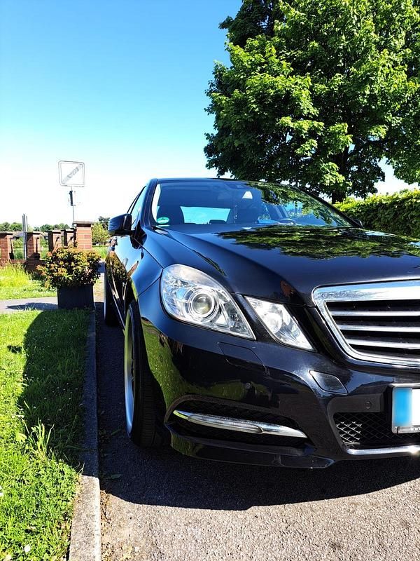 Gebraucht Mercedes E350 265 PS (194 kW) 2011 Schwarz Limousine