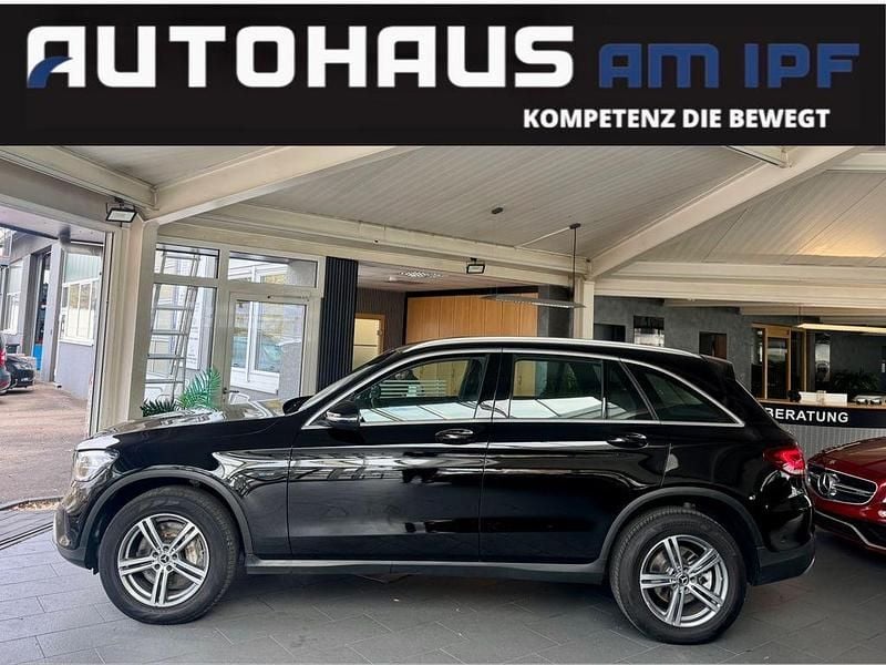 Schwarz Gebraucht 2021 Mercedes GLC300 SUV | 30.990 € (Superpreis) - Bild 1/4