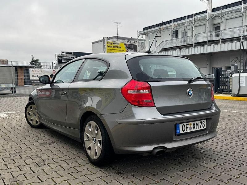 Gebraucht BMW 116 122 PS (89 kW) 2010 Grau Kleinwagen