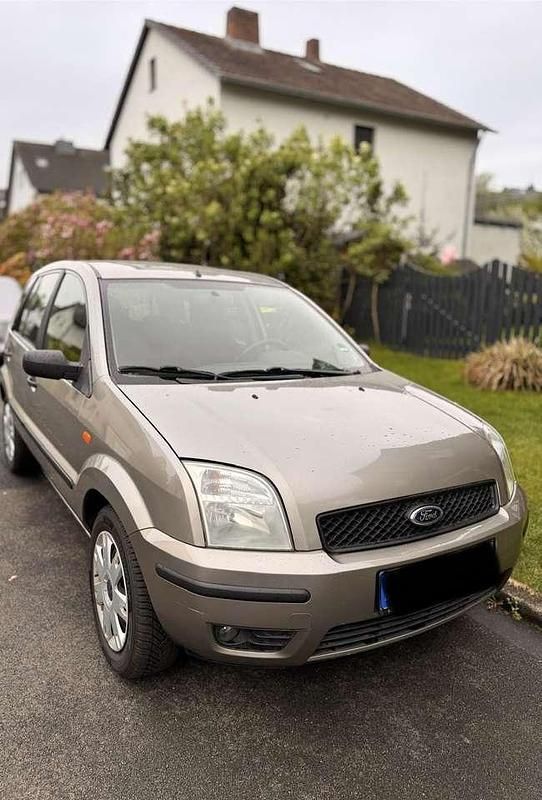 Grau Gebraucht 2004 Ford Fusion Trend Kleinwagen | 2.499 € (Fairer Preis) - Bild 1/4