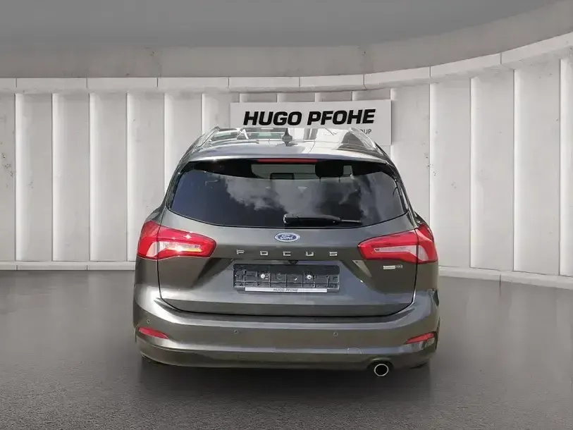 Używany Ford Focus Cool & Connect 125 KM (91 kW) 2022 Szary Sedan/Limuzyna