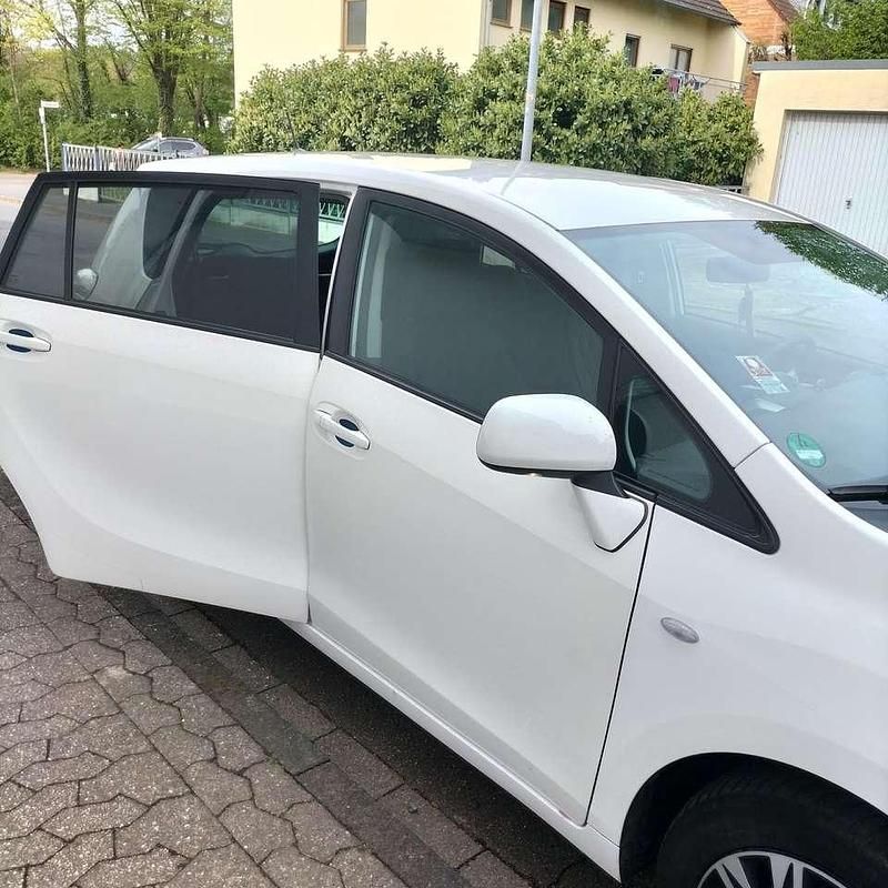 Gebraucht Toyota Verso Travel 126 PS (92 kW) 2012 Weiß Van / Kleinbus