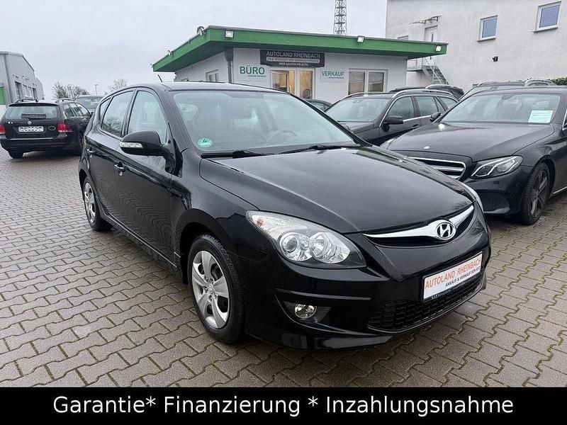 Schwarz Gebraucht 2012 Hyundai i30 Edition Limousine | 3.900 € (Superpreis) - Bild 1/4