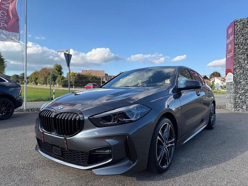 Grau Gebraucht 2021 BMW 120 M Sport Kleinwagen | 24.950 € (Fairer Preis) - Bild 1/4