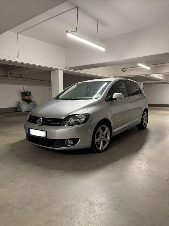 Silber Gebraucht 2010 VW Golf Plus Comfortline Van / Kleinbus | 7.800 € (Fairer Preis) - Bild 1/4