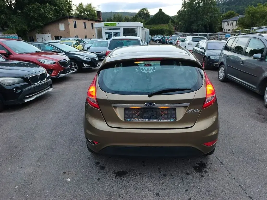 Gebraucht Ford Fiesta Titanium 82 PS (60 kW) 2013 Braun Limousine