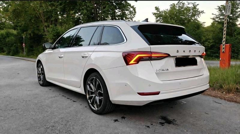 Blau Gebraucht 2021 Skoda Octavia Kombi | 16.500 € (Superpreis) - Bild 1/4