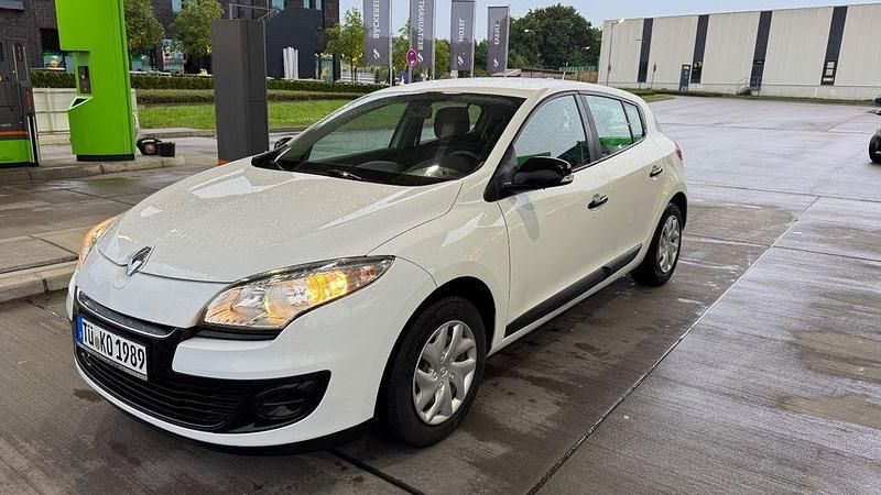 Weiß Gebraucht 2013 Renault Mégane III Initiale Paris Limousine | 4.300 € (Superpreis) - Bild 1/4