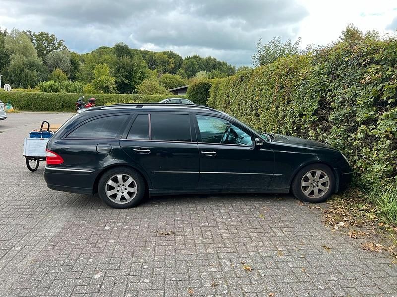 Schwarz Gebraucht 2005 Mercedes E200 Kombi | 1.500 € (Superpreis) - Bild 1/4